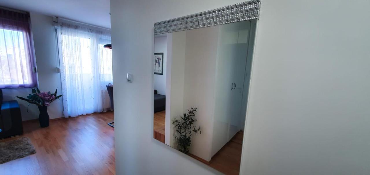 Mia -v Apartment